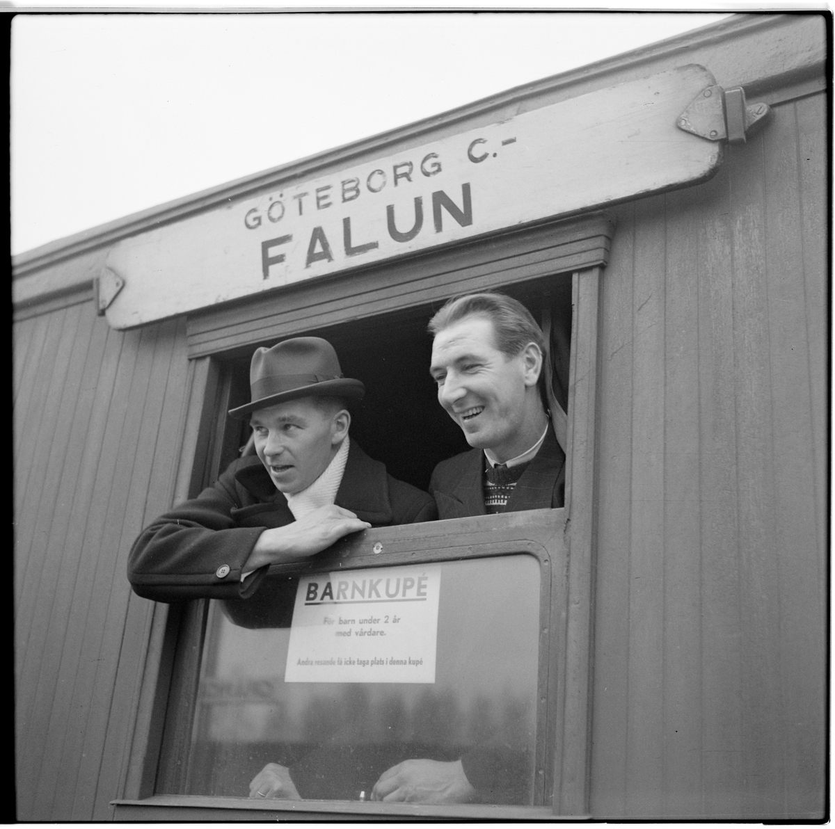 Resande i personvagn på sträckan mellan Göteborg C och Falun. Kupén var reserverad för barn under 2 år med vårdare.