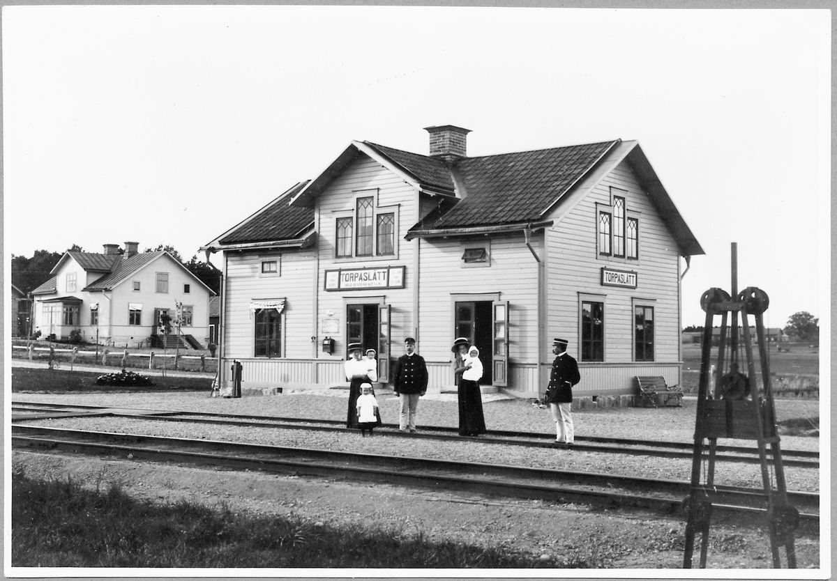 Torpaslätt station.