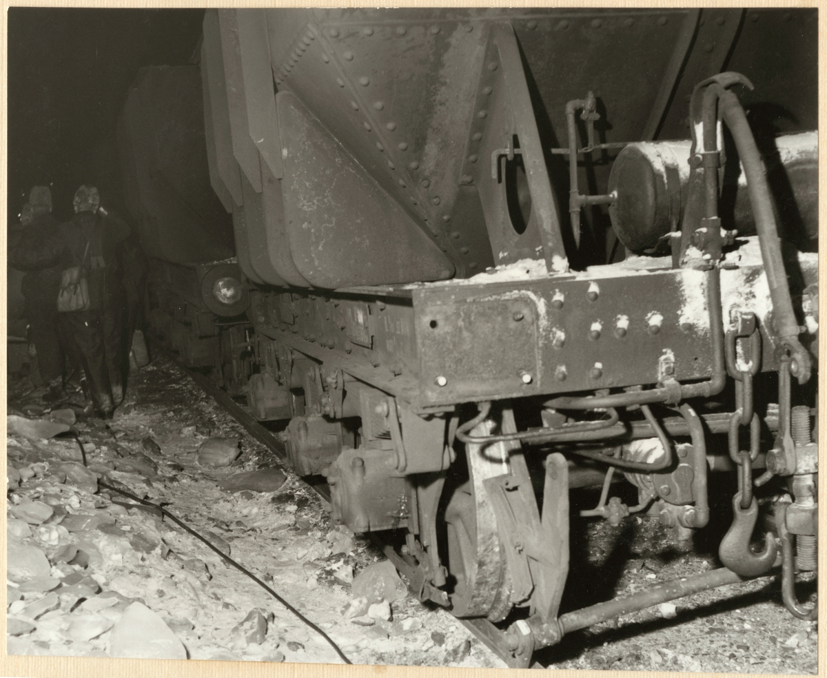 SJ Mas malmvagn skadad efter urspårning den 17/4 1956 på sträckan mellan Vassijaure och Hundalen.