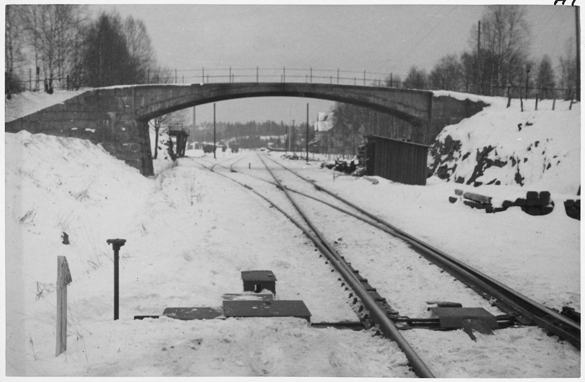 Bilden är tagen i den södra ände av bangården vid Skinnskattebergs station.