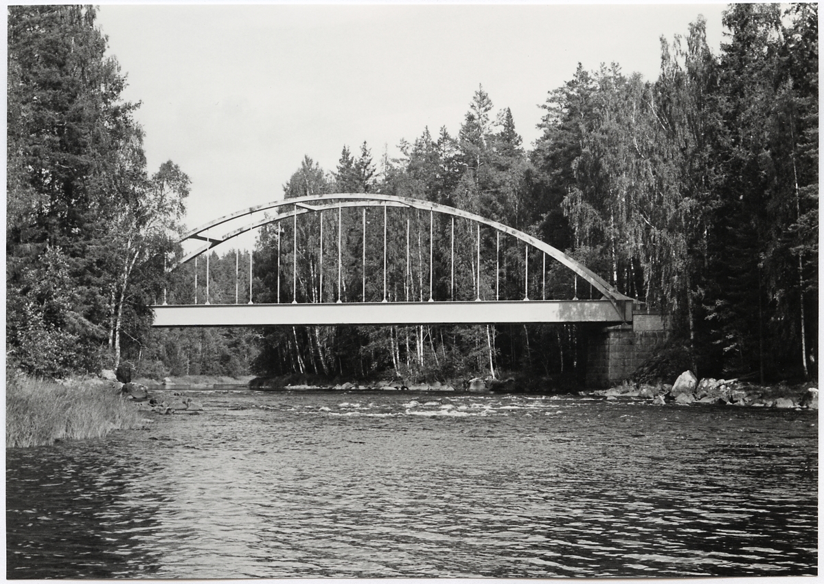 Järnvägsbro över Voxnan vid Runemo, på linjen mellan Voxna och Bollnäs.