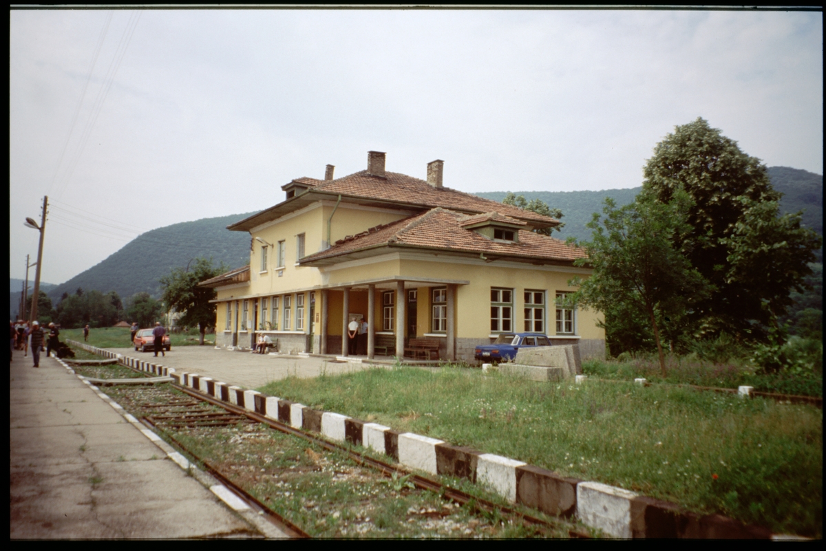 Stationshus vid linjen mellan Levski och Troyan.