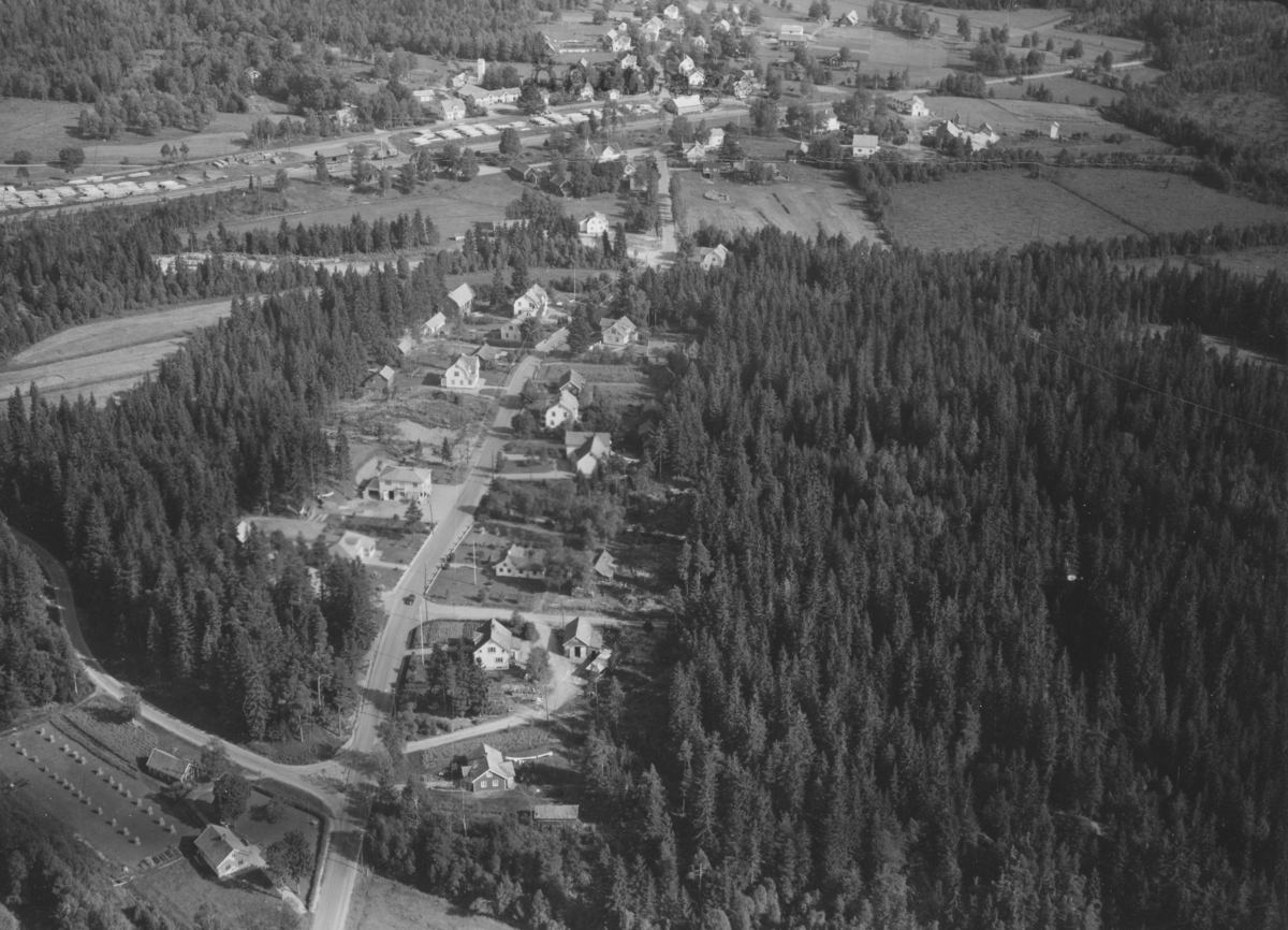 Flygfoto över Broaryd i Södra Hestra socken, Jönköpings län. Nr M 648.