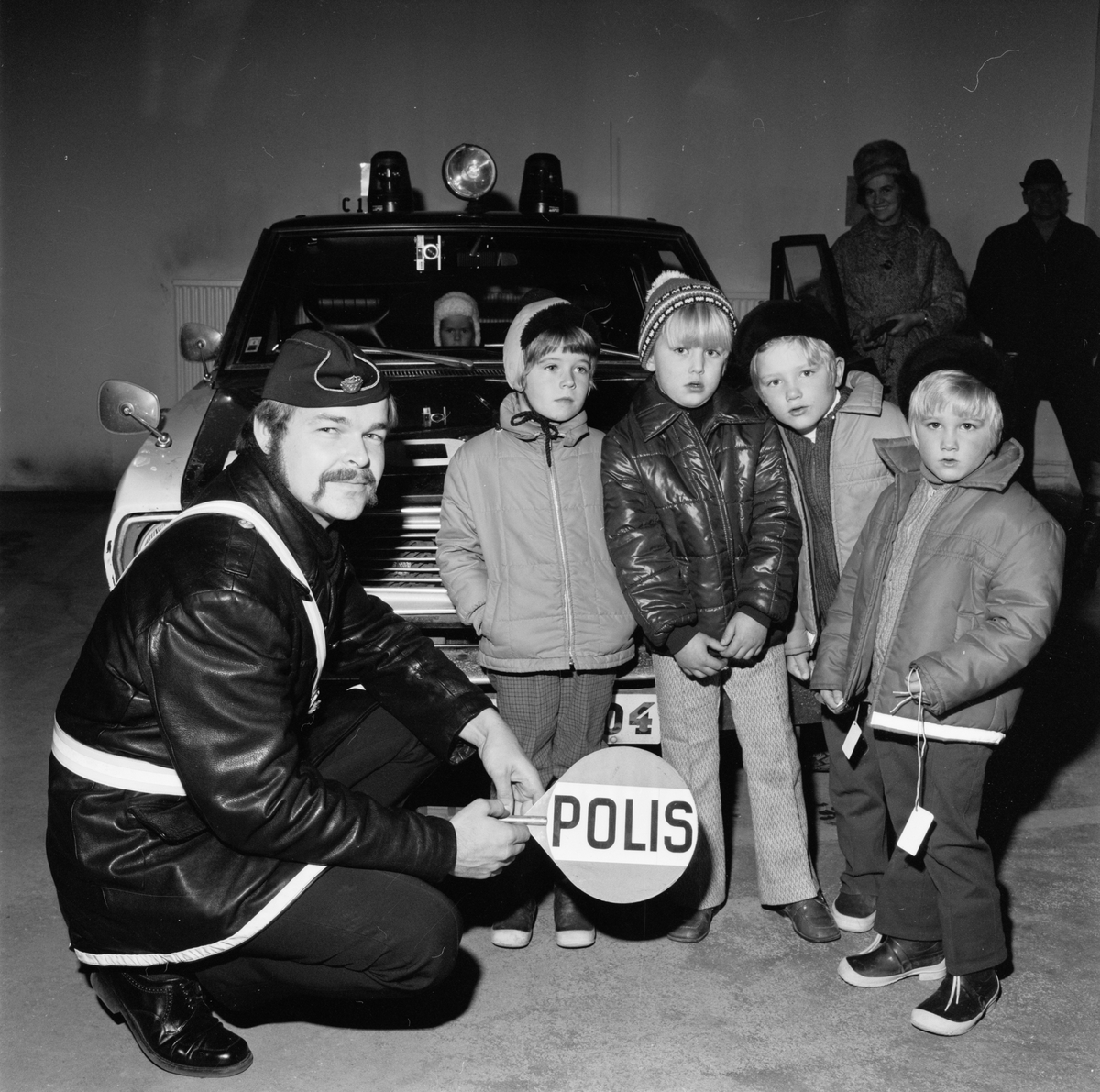 Trafikskolefinal, polisbiltur och saftkalas, Tierp, Uppland, november 1971