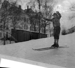 Barn som går på ski i Småbergan