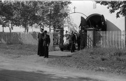 Begravelse ved Hoff kirke juni 1955. Serie på 9 bilder, der 