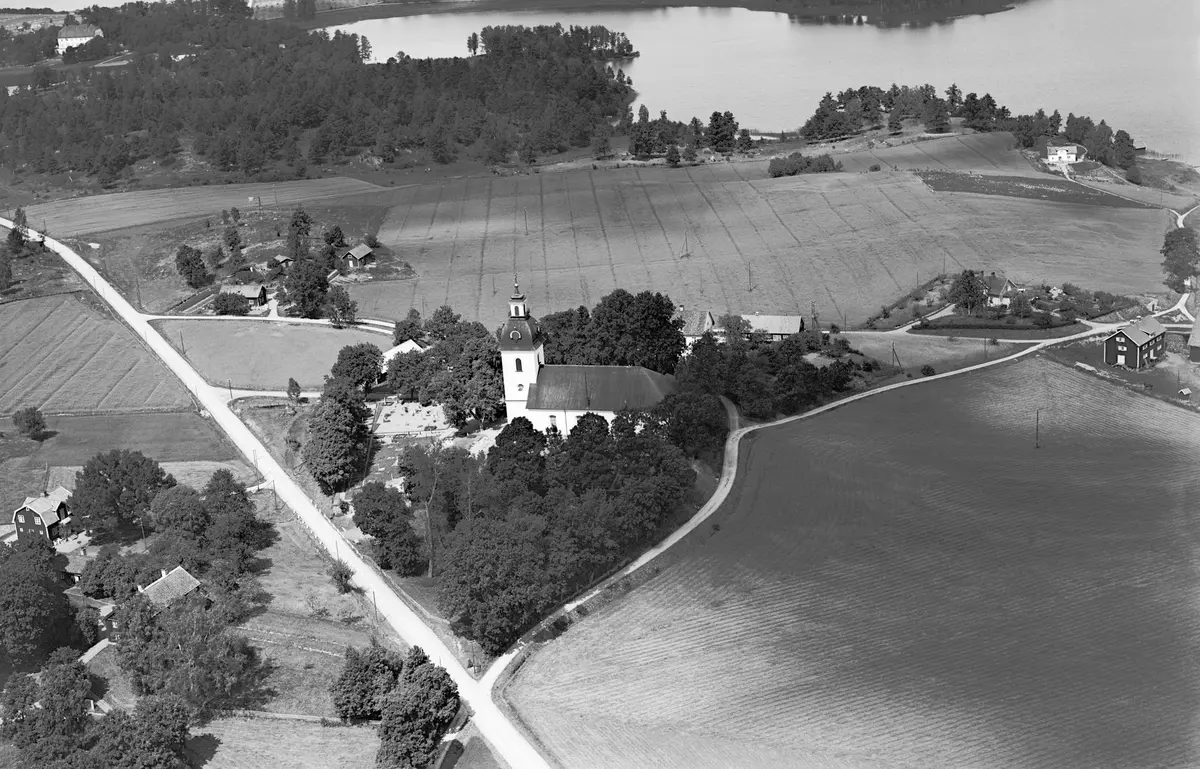 Vy ver Tjrstad kyrkby 1933. Owner of collection stergtlands museum Institution stergtlands museum Date published February 8, 2019 Date updated Tjrstad kyrkby - stergtlands museum / DigitaltMuseum