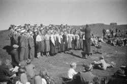 Sang- og musikkstevne på Fagerhøi under krigen med dirigent 