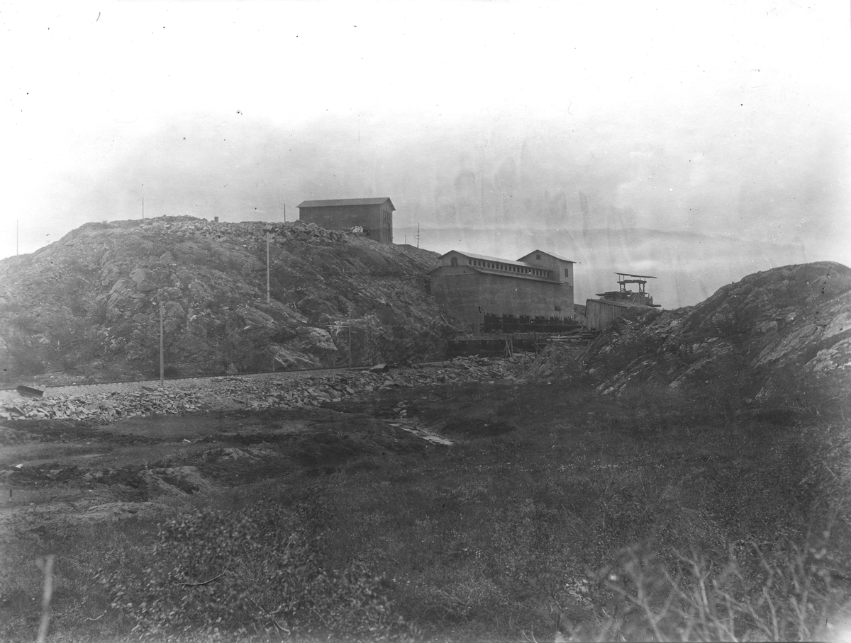 Første malmtog ved grovknusersiloen i Bjørnevatn, Sydvaranger 14.07.1910.