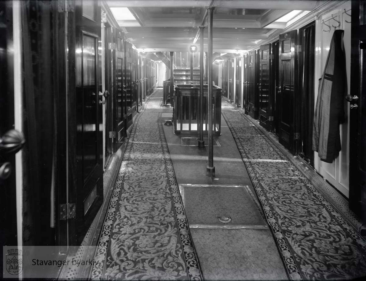 Korridor. Interiør ombord D/S «Sandnæs» .Levert 1903.