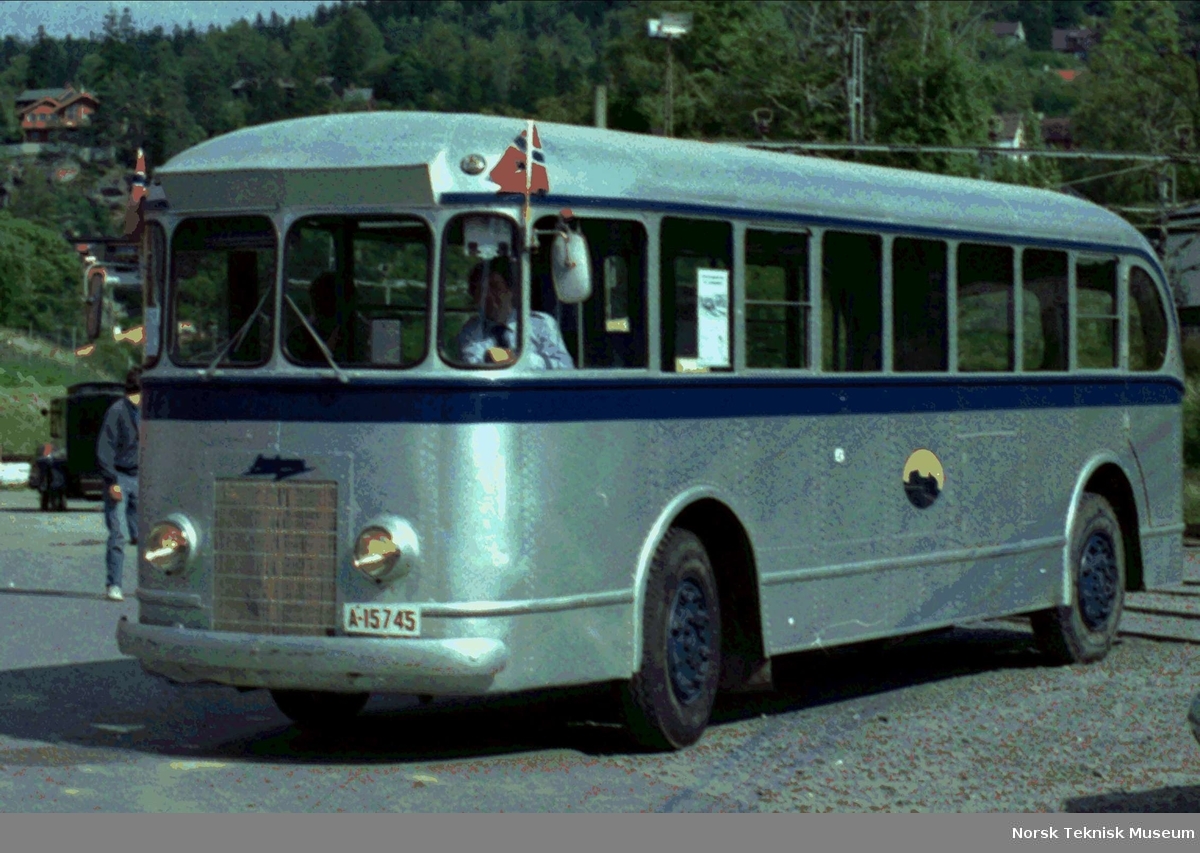 Strømmen buss 1938, Reg.nr. A-15745, sett skrått forfra, eier: Oslo Sporveier