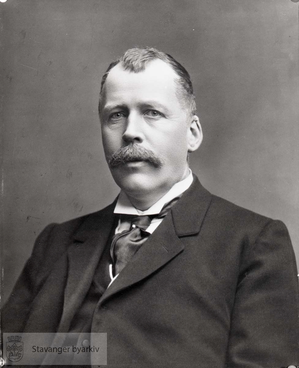 Ordfører i Stavanger 1908 og 1909. Høyre.