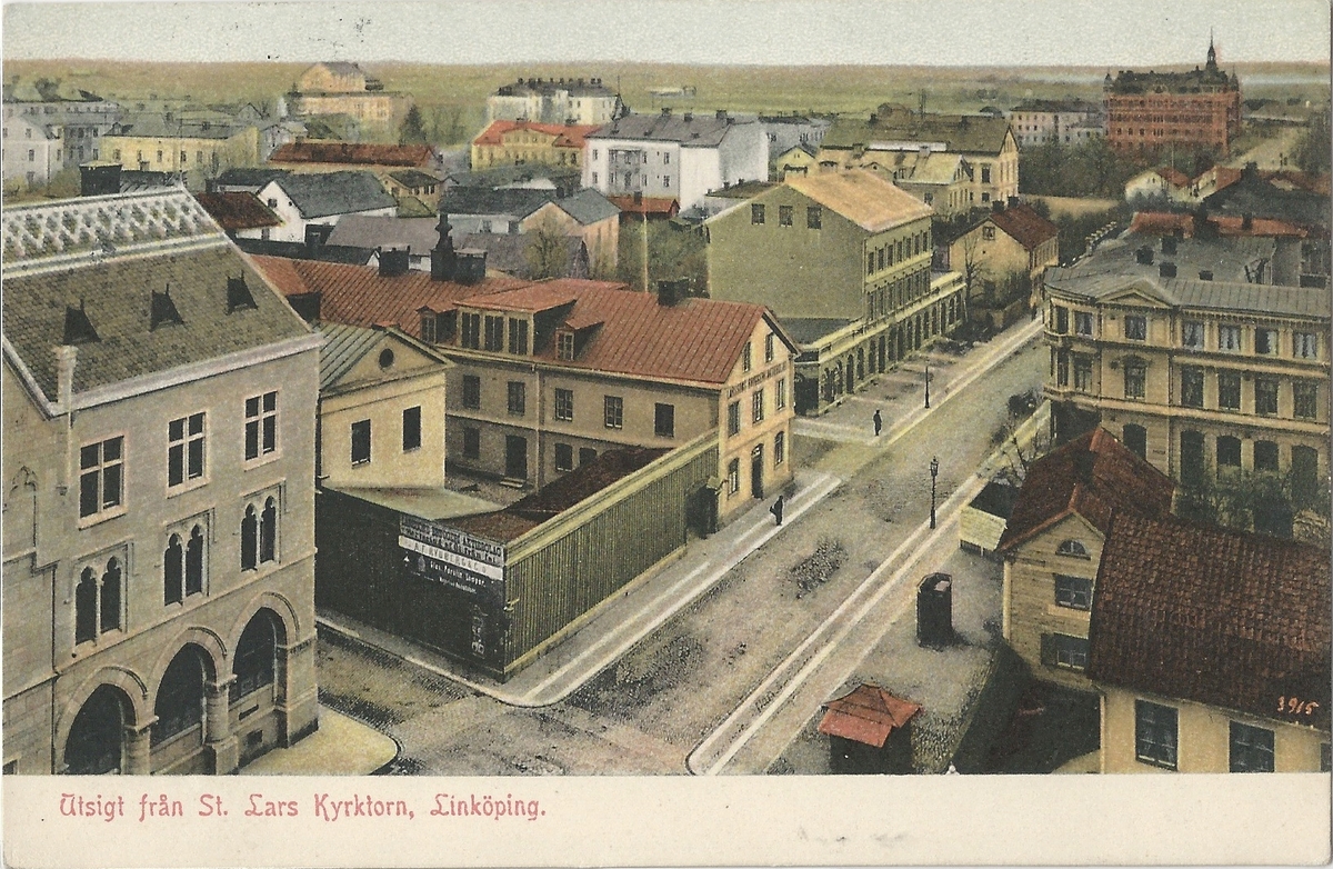 Vykort från Sankt Larskyrkans torn Linköping.
Ågatan, Sankt Larsgatan, Gamla Riksbanken,
Postämplat 23 april 1906