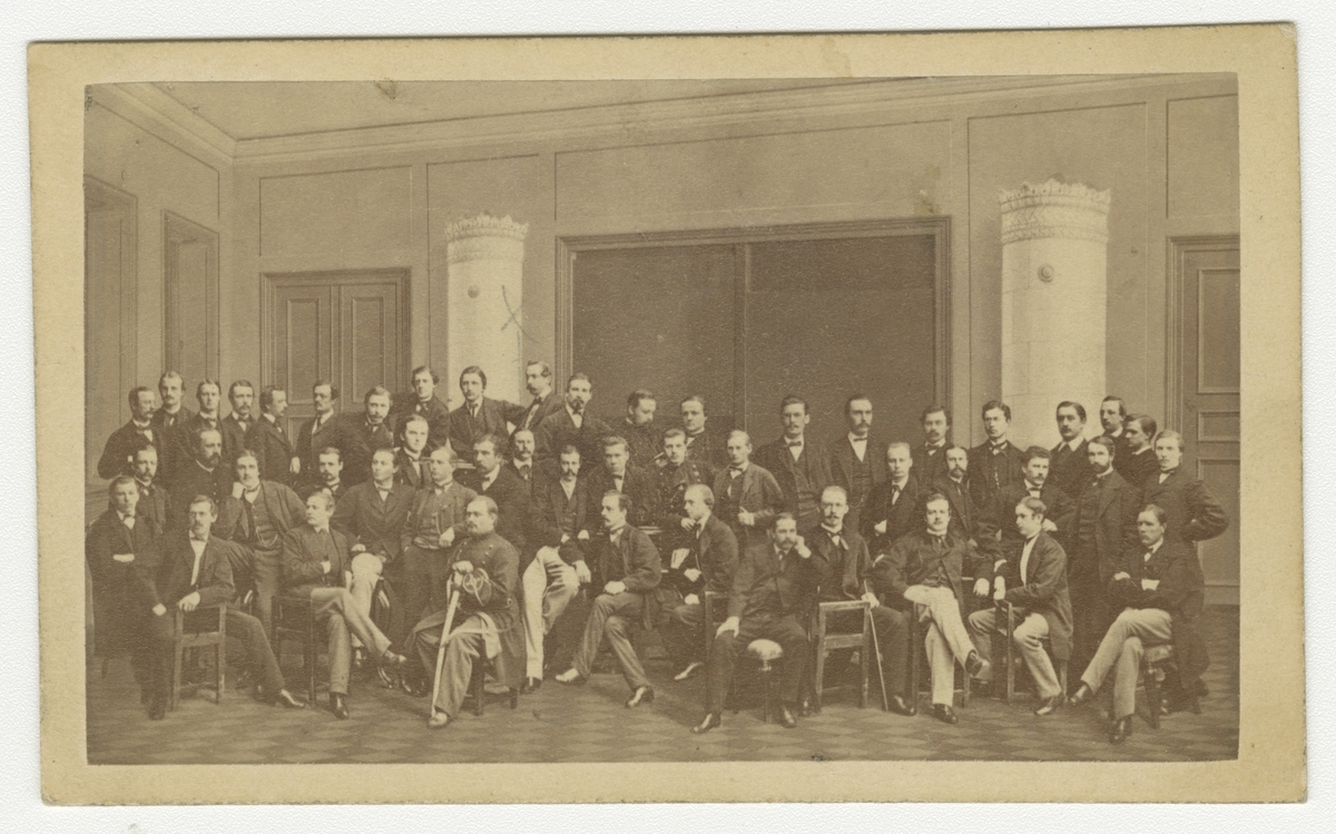 Grupporträtt av deltagare i kursen vid Marieberg 1865-67.