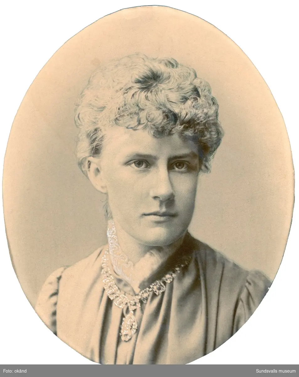 Porträtt av författarinnan Maria Rieck-Müller född 1863 och död 1955. Dotter till grosshandlaren och redaren August Sundberg.