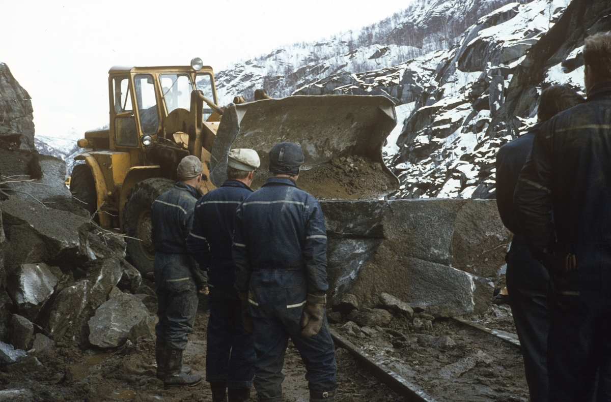 Anleggsarbeid langs Sulitjelmabanen. Banen ble nedlagt og erstattet av bilvei i 1972.