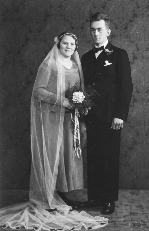 Leirfjord. Bryllupsbilde / brudebilde av Frida og Gunnar Helgesen.
