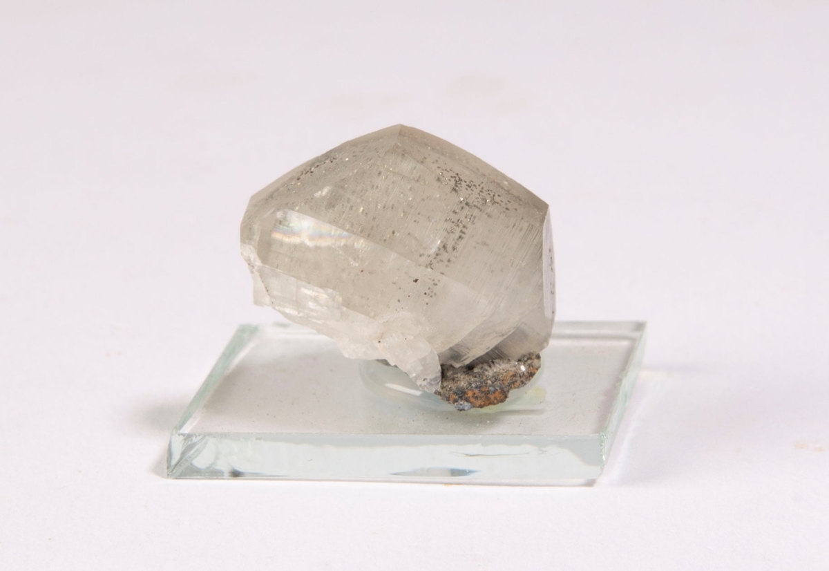 Diskosformet krystall av kalsitt med små inklusjoner av pyritt.
Mildigkeit Gottes gruve, 124 m.