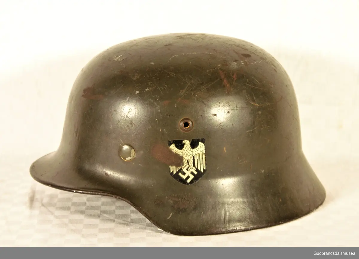 Tysk hjelm, dobbel dekal M35.