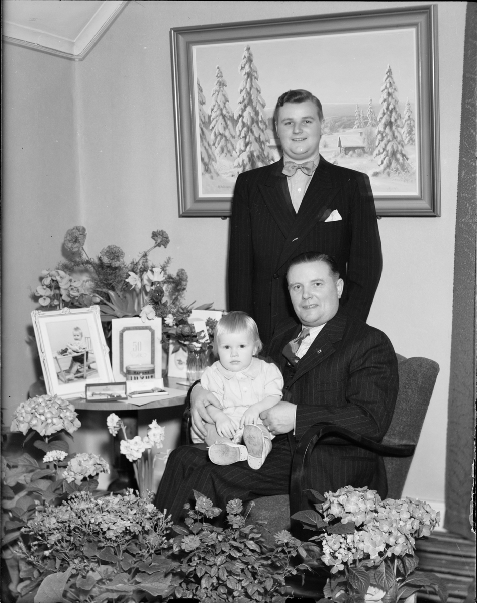 Familjeporträtt - tre generationer, Östhammar, Uppland,