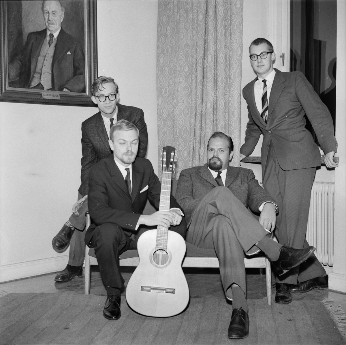 Litteraturklubben gästas av Olle Adolphson och Beppe Wolgers, Gästrike-Hälsinge nation, Uppsala 1960