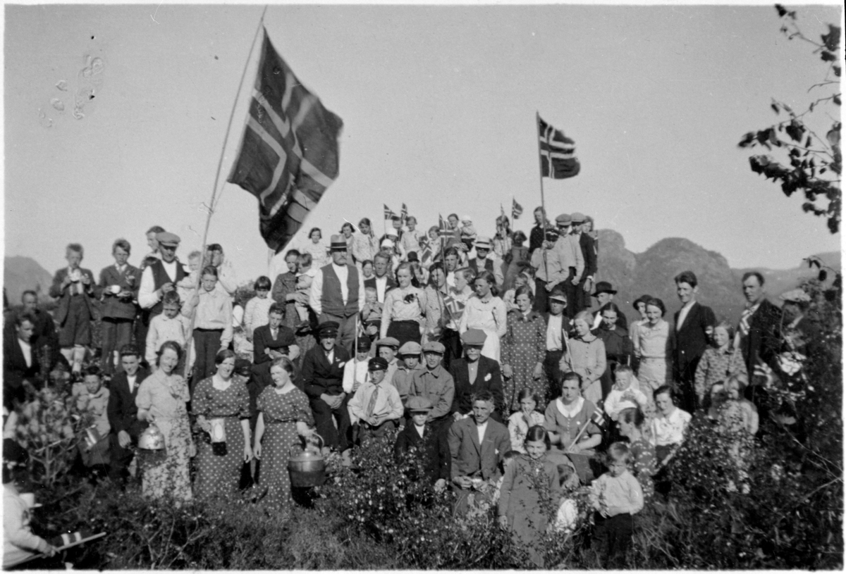 17.mai-feiring på Vennastranda, Snillfjord.