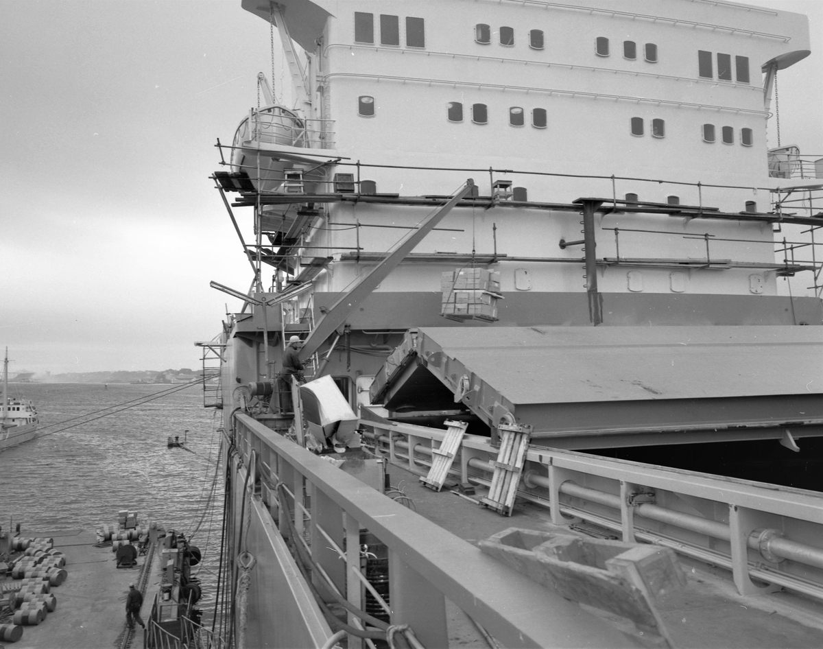 Skipskrane ombord i et skip på skipsverft. Bestilt av A/S Normarine. Bygdø allé 98. Oslo 3