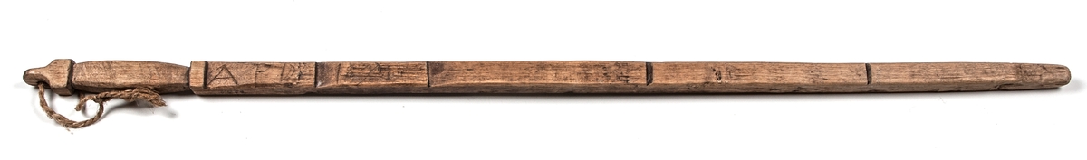 Alnmått av trä, märkt 1761, KLD EPD KLD:GD m.m.