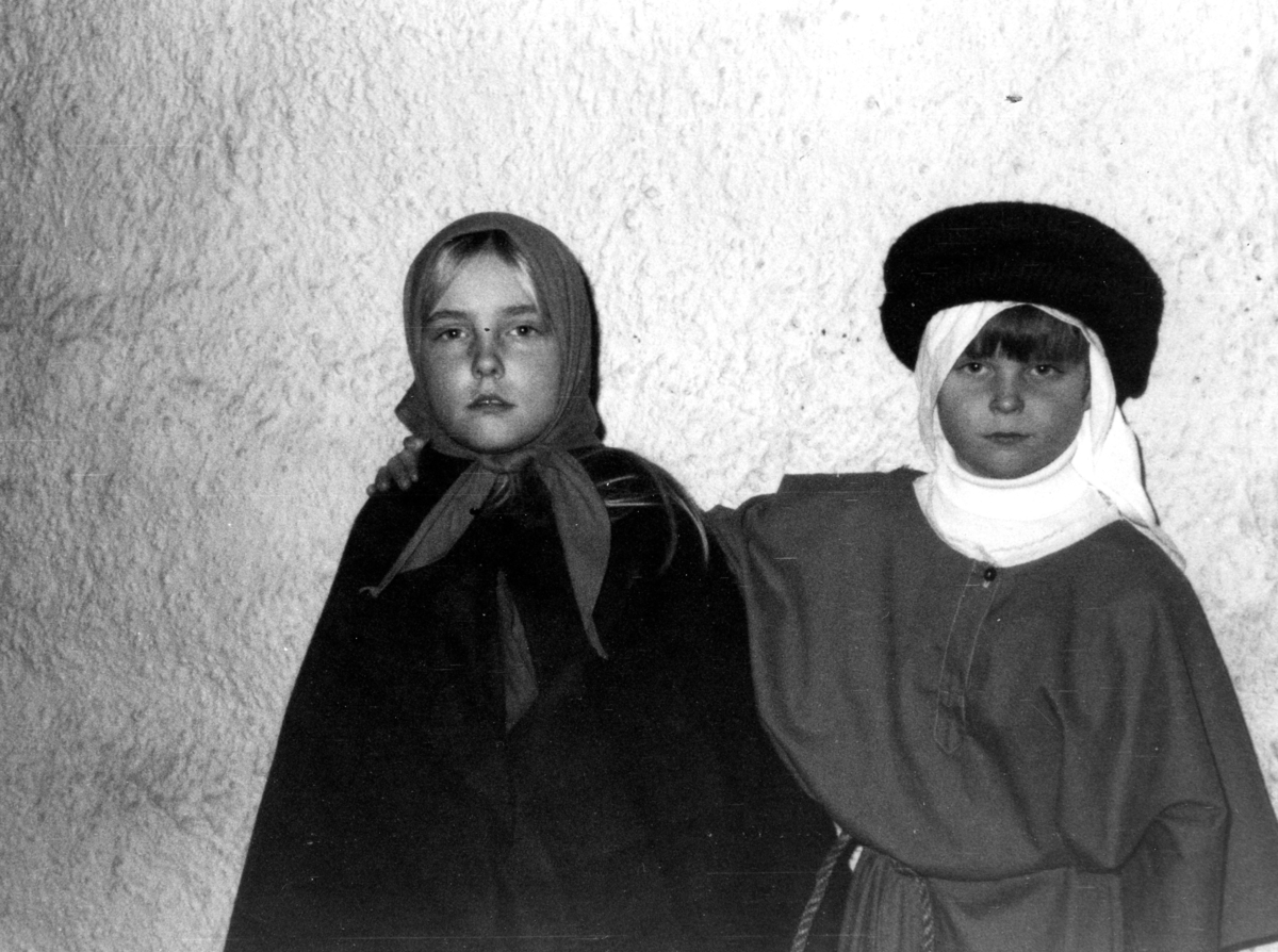 Julspel i Kållereds kyrka (Svenska kyrkan) år 1973. "Maria" spelades av Yvonne Jerneklo (född 1964) och "Josef" spelades av Christer Johansson.