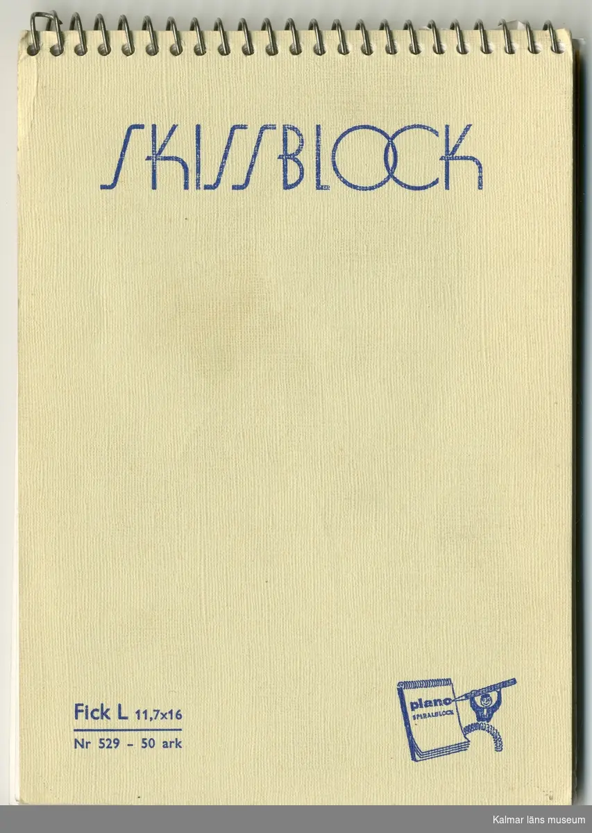 KLM 46157:486. Skissblock, papper, färg. Skissblock med vita papperssidor och omslag i gult papper med texten "SKISSBLOCK" i blått. Innehåller anteckningar och skisser, gjorda av Raine Navin. Se foto för exempel.