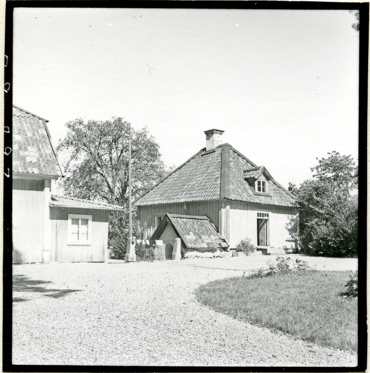 Kung Karl sn, Kungsör.
Reutersbergs gård, 1947.