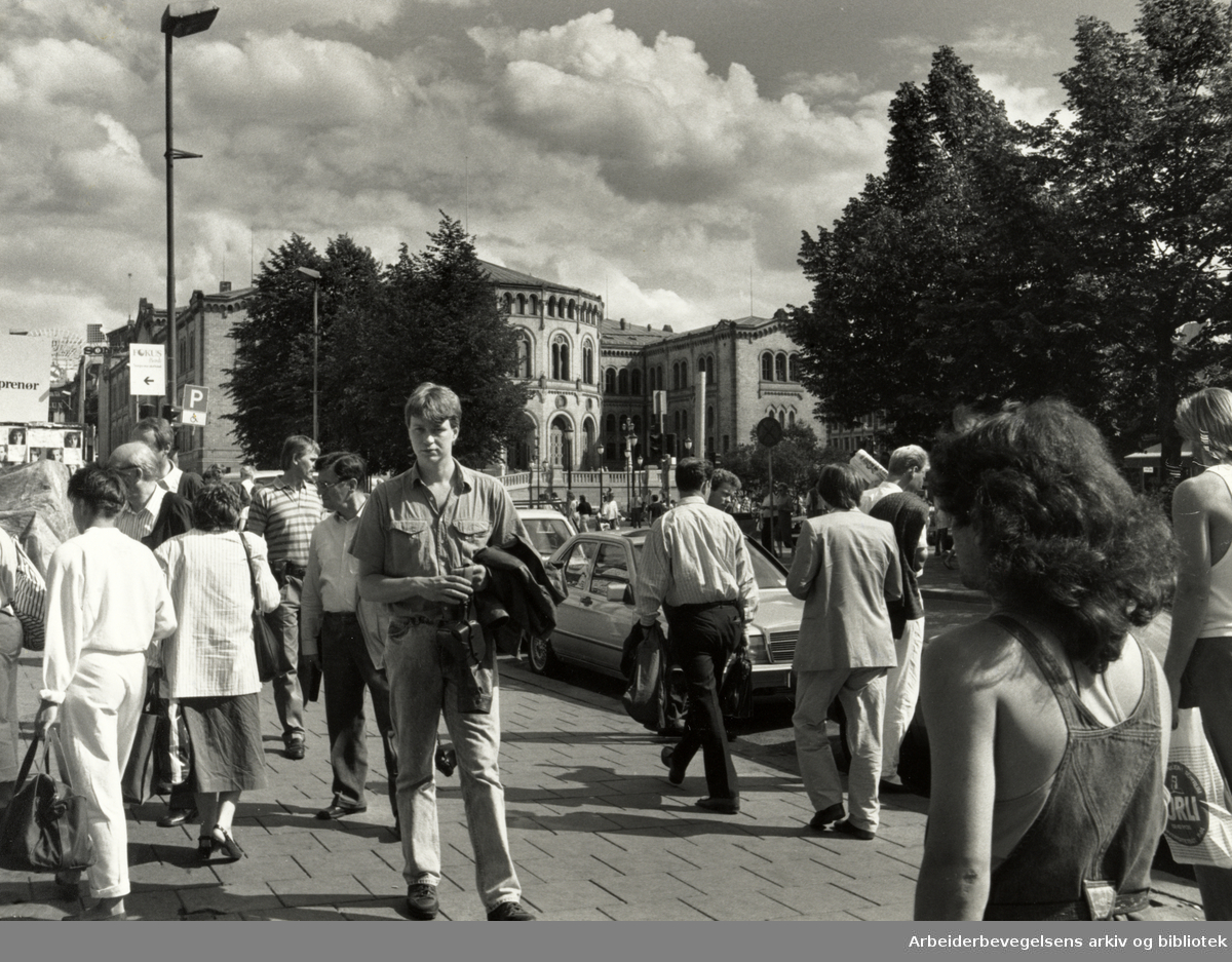 Karl Johans gate. Stortinget. Juni 1988