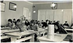 Elever i klasserom på folkehøgskolen Heimly på Finnsnes.