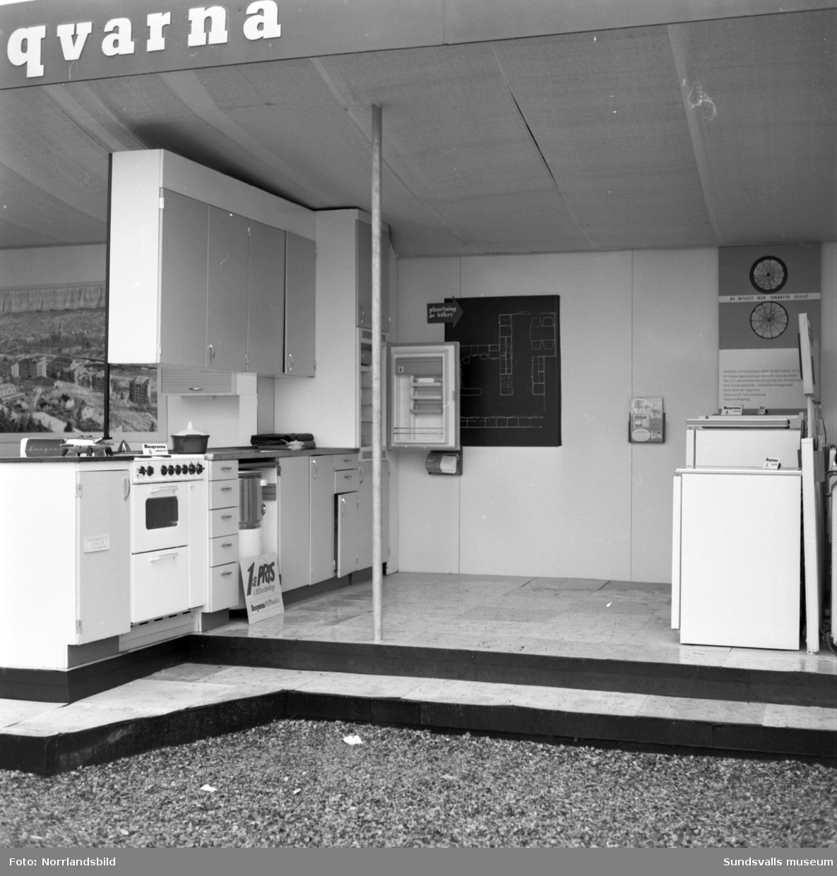 Husqvarna har en mässmonter med köksutrustning och symaskiner i Sallyhill 1960.