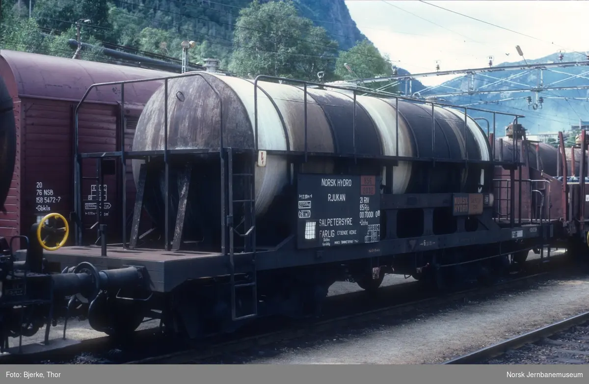 Rjukanbanens tankvogn for salpetersyre litra .Uahs nr. 007 0001-0 på Rjukan stasjon