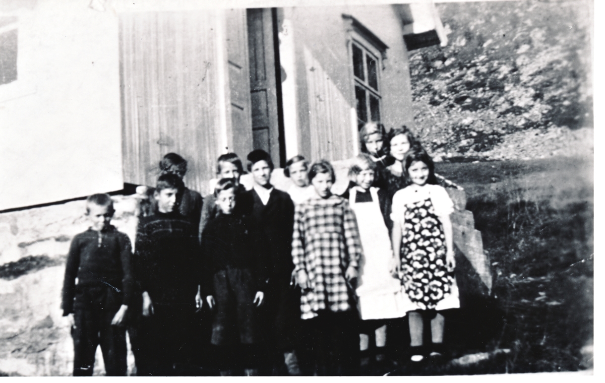 Skoleklasse ved Sifjord skole. 1935.