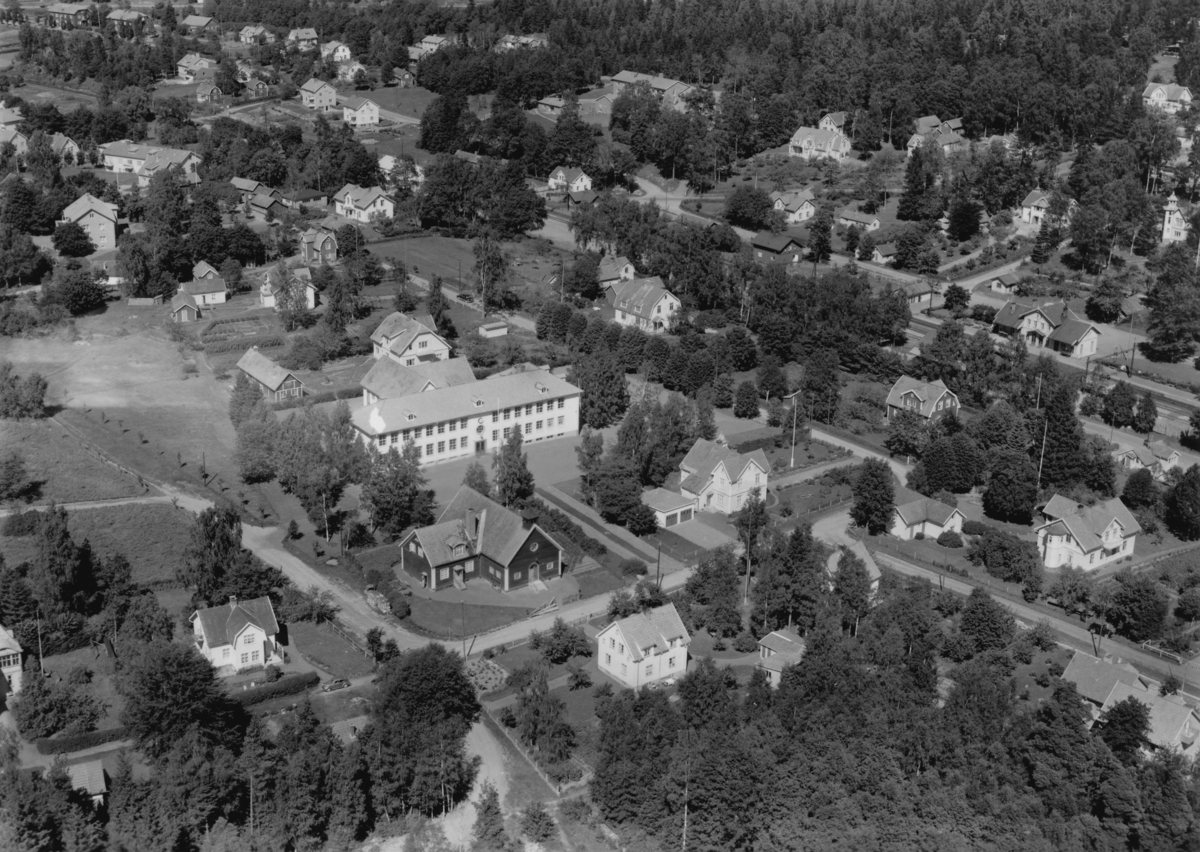 Flygfoto över Tenhult i Jönköpings kommun.  Nr: 1185/1957