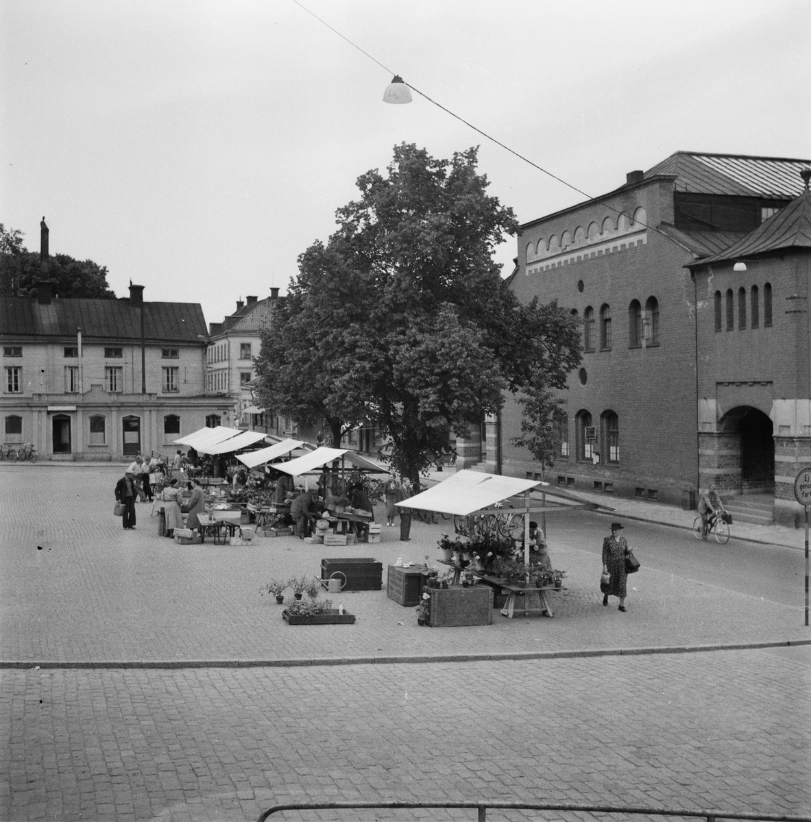 S:t Eriks torg och Saluhallen, Uppsala 1950