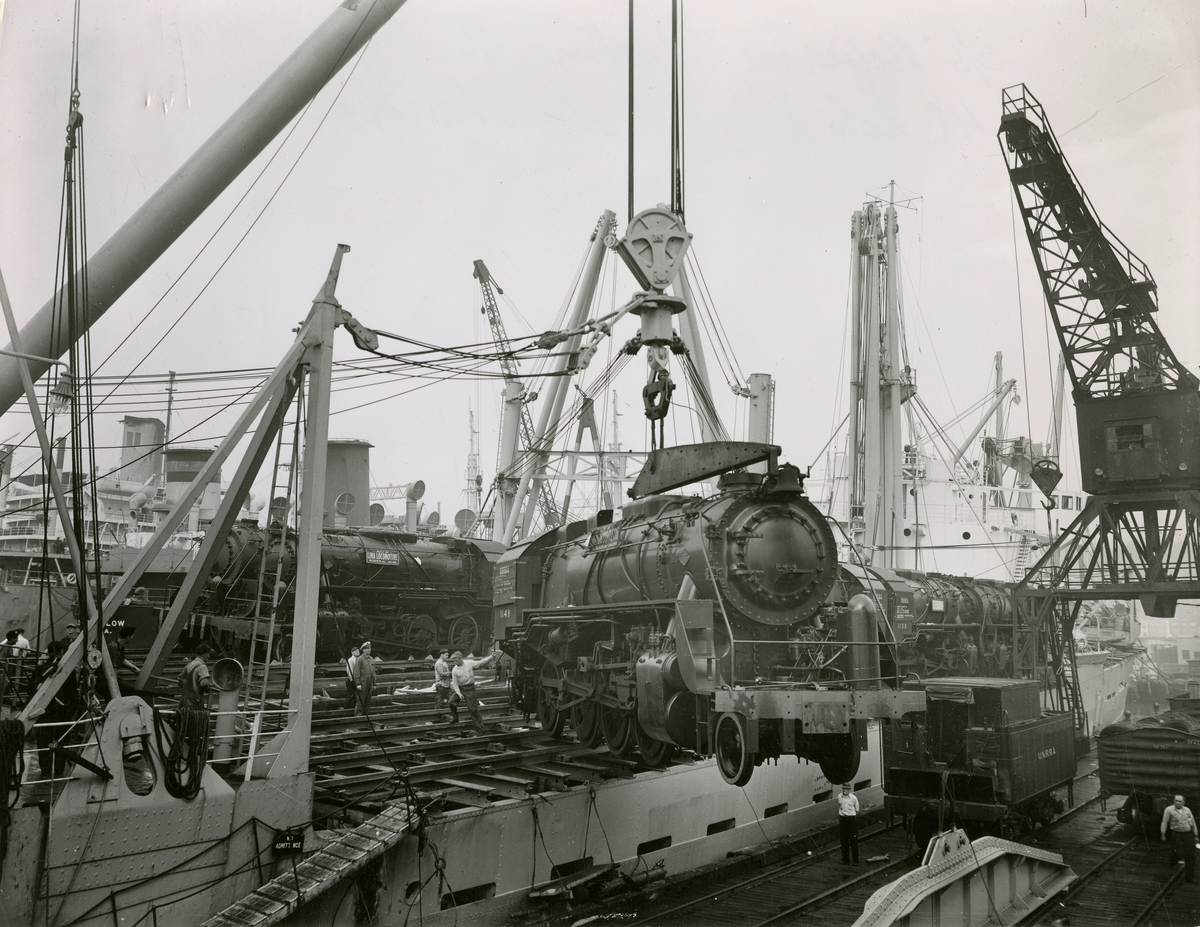 T/S 'Beljeanne' (b.1947)(Vickers-Armstrong Ltd., Newcastle), - Laster 48 lokomotiver i New York på vei til Shanghai.