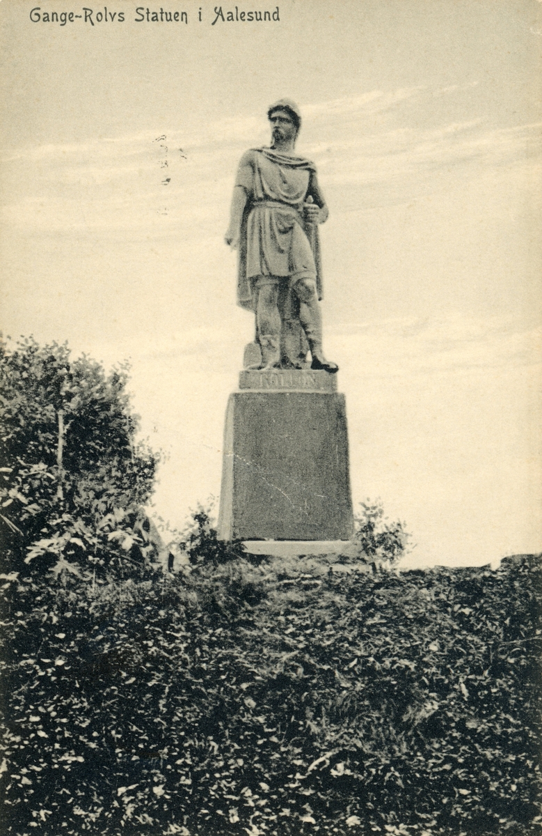 Motiv av Gange-Rolv statuen i Ålesunds park.