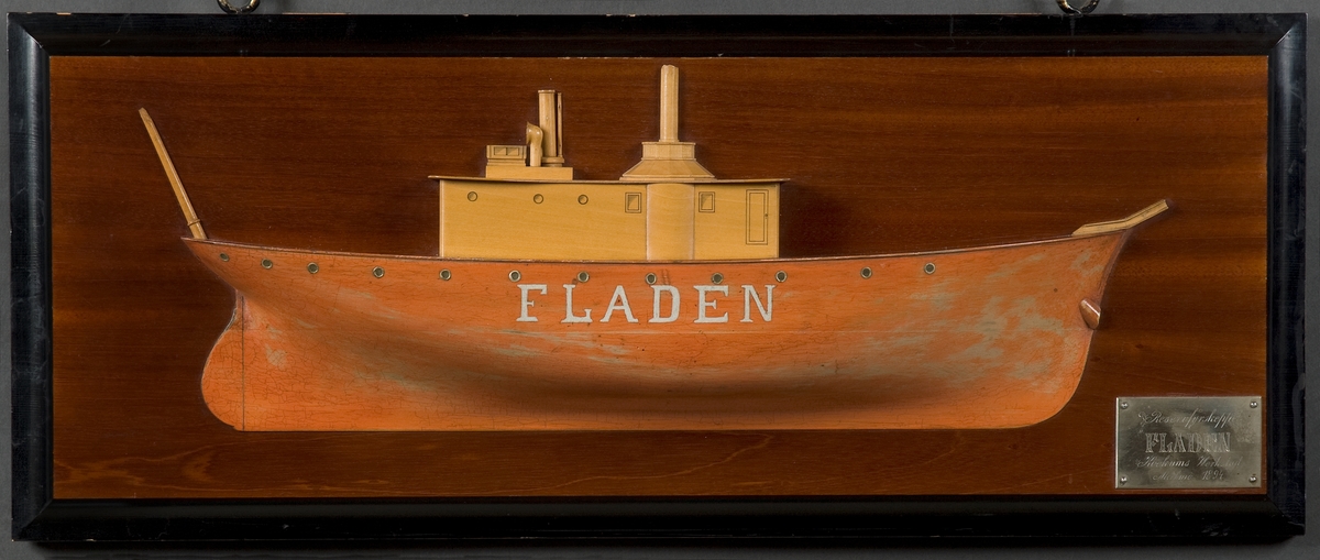 Halvmodell av fyrskeppet No 18/Reserv/FLADEN, styrbords sida. Monterad på platta med måtten 303 x 887