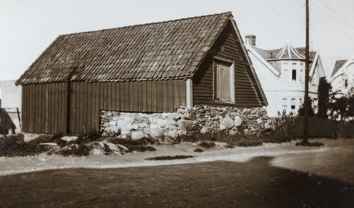 Hasseløy; Langgaten - Daniel Danielsens gate sett mot nordøst, ca. 1920.