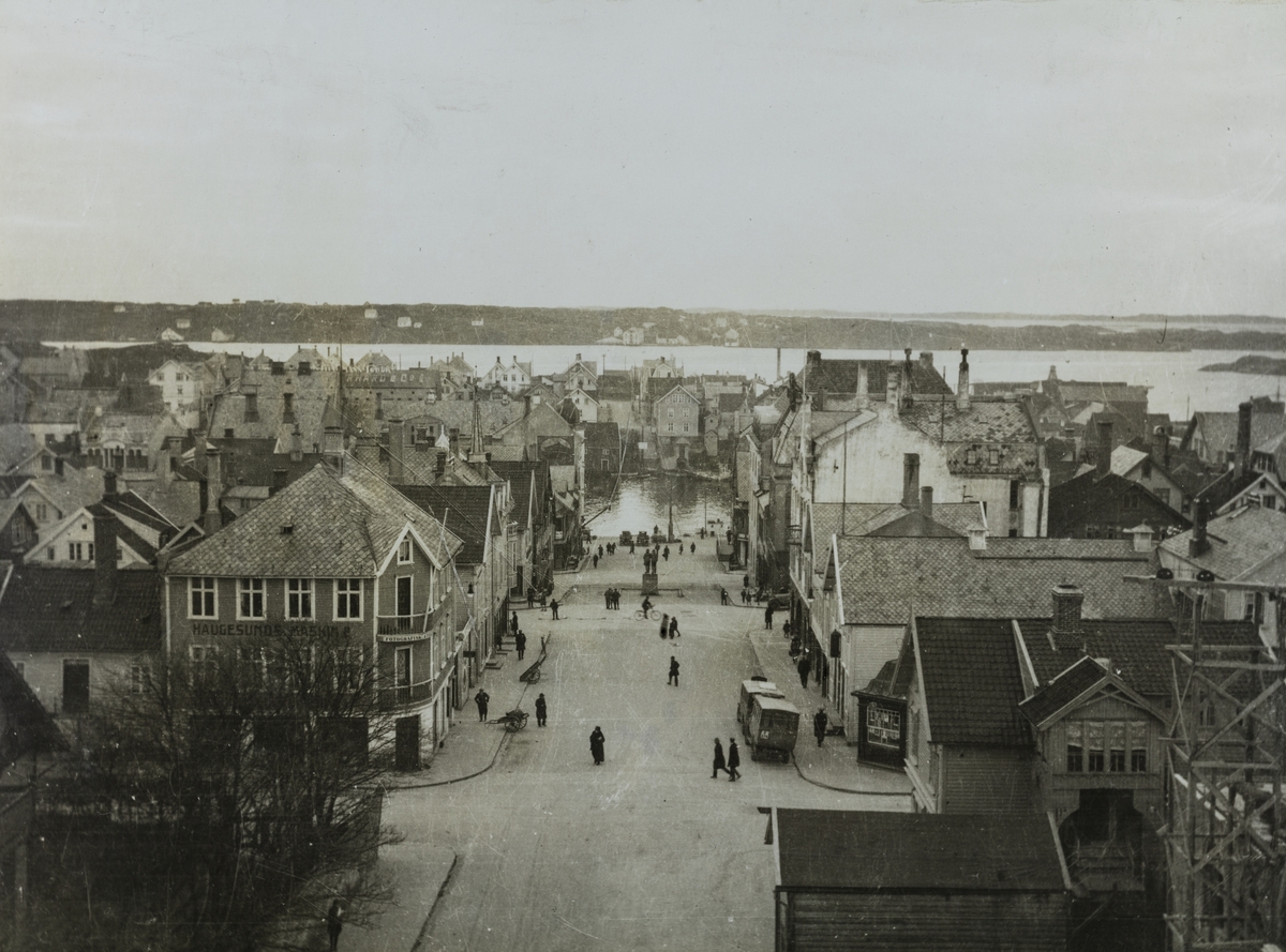 Torggata sett mot vest fra kirketårnet, 1927.