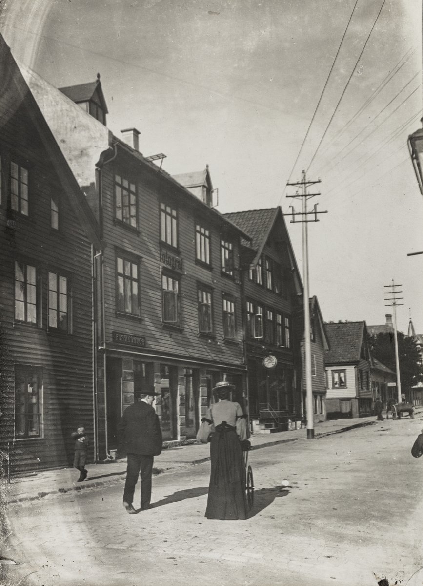 Skolegata - Skjoldavegen sett mot øst, ca. 1906.