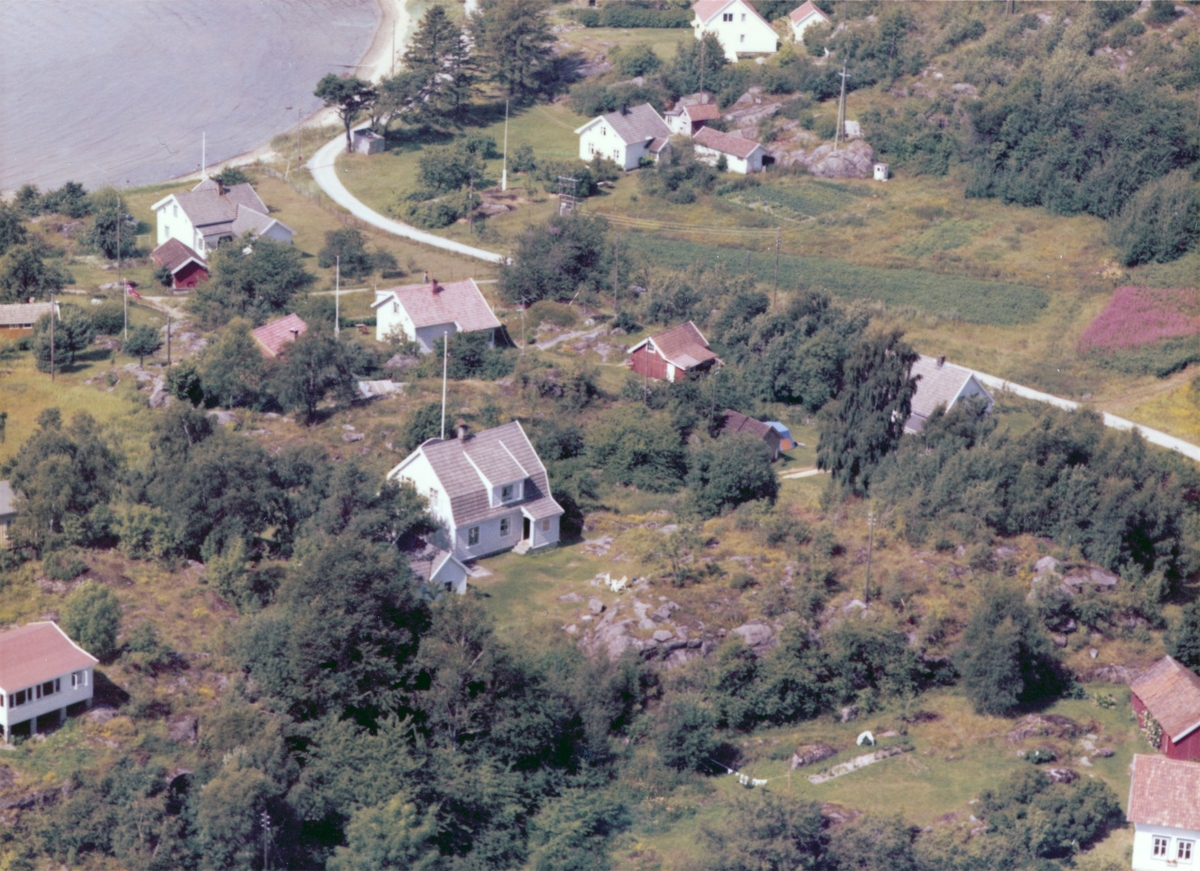Flyfotoarkiv fra Fjellanger Widerøe AS, fra Porsgrunn Kommune, Utsikten, Sandøystrand Sandøya. Fotografert 24.07.68