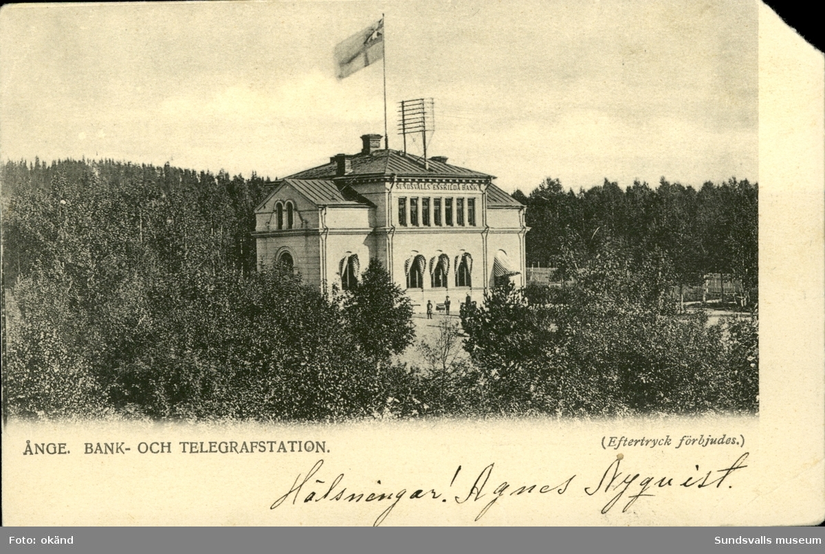 Vykort med motiv över bank- och telegrafstationen i Ånge.