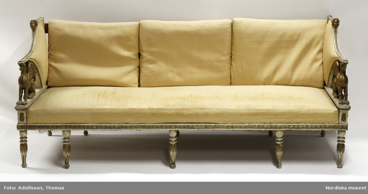 Huvudliggaren:
"Möbel. Bestående af 1 soffa och 6 stolar. 
Ink. af byggmästaren E. A. Boman i Stockholm - 400 kr. Ank. 2/5 1883"
a+) Soffa
b-g) 6 st stolar.