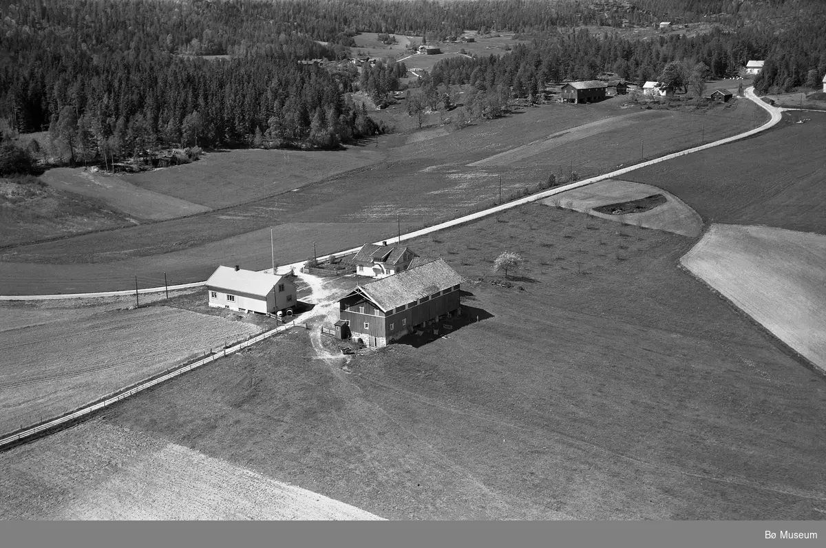 Flyfoto av Hvålen ved Svenseid, Lunde