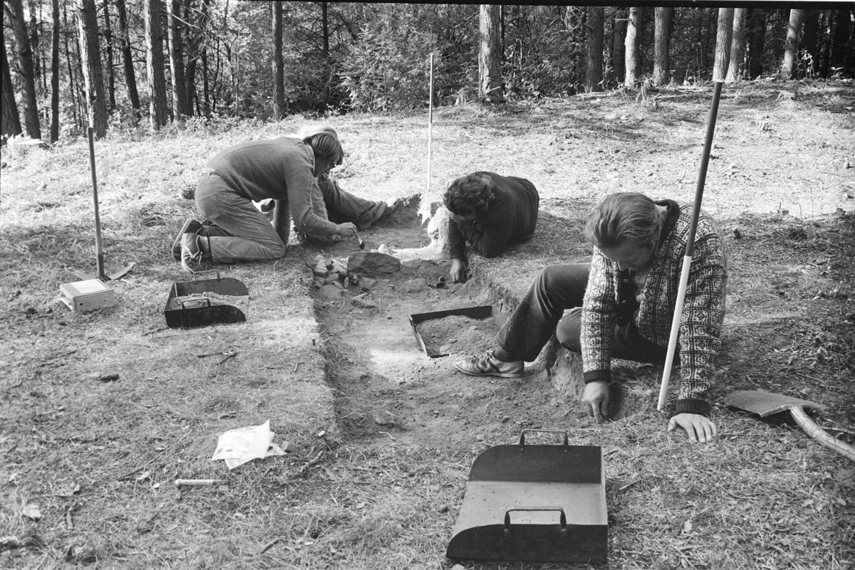 Åkersvika, arkeologi, feltutgraving, vikingskipsnaust, arkeologer, ukjente. 1974?