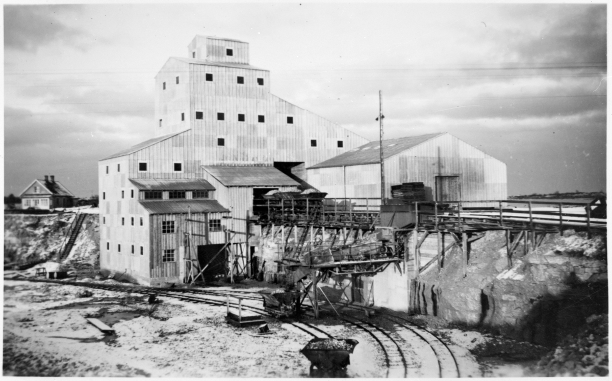 Industribyggnad vid Smöjen kalkbrott, Gotland. - Järnvägsmuseet